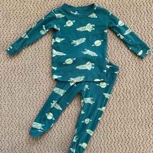 Baby GAP 2T green space pajama set